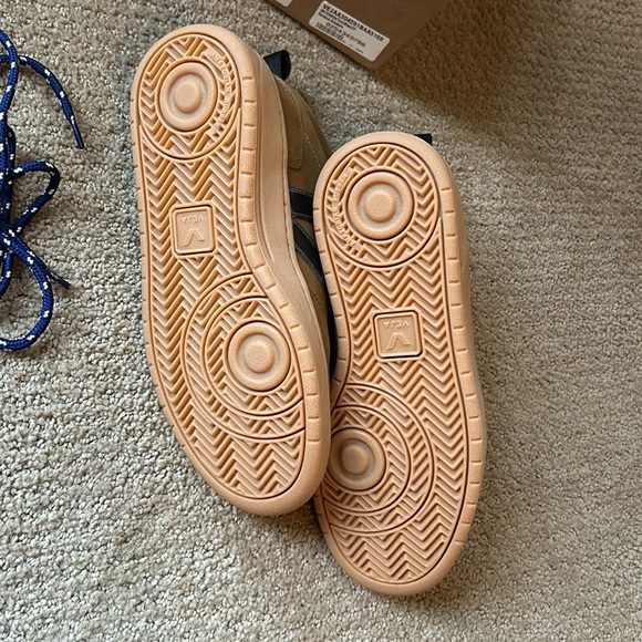 *LIKE NEW!* Veja Roraima Shoe Boot - Women's (US 6) - Picture 3 of 5